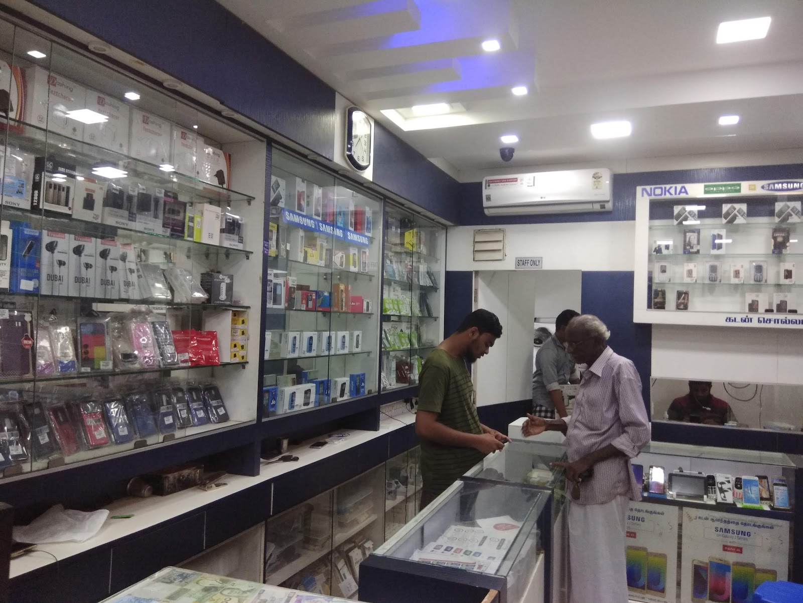 Dynamic Cellcom mobile sales & service center