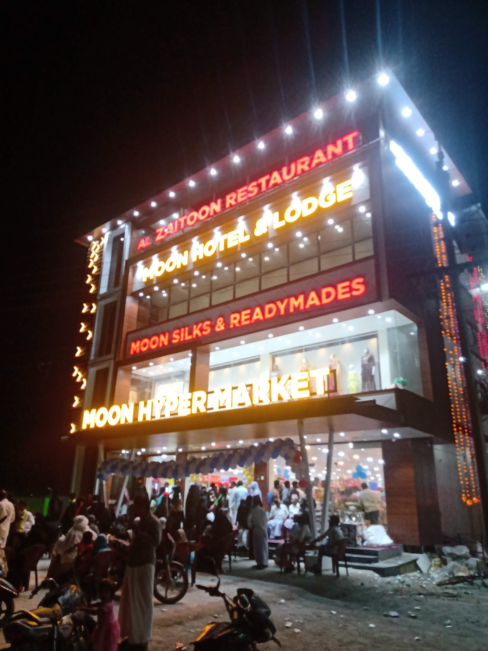 Moon Hyper Market